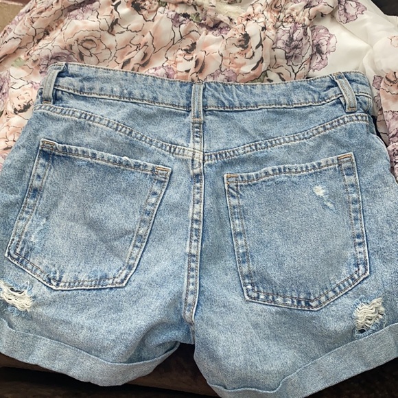 Jean ripped shorts - Picture 3 of 3